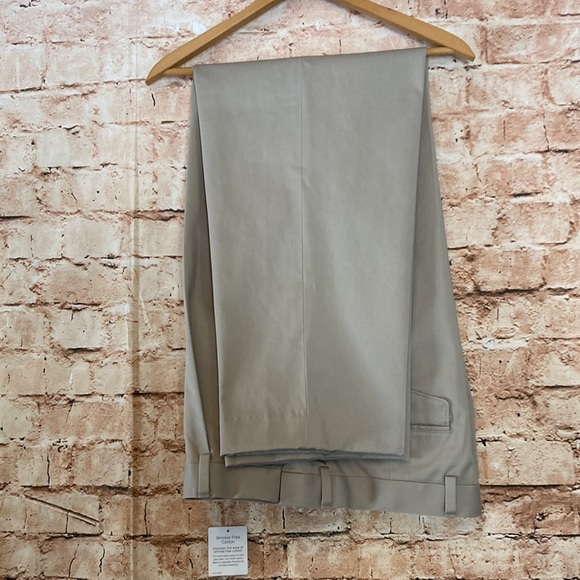 L.L. Bean dress chinos/khakis - Picture 4 of 12